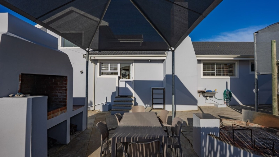 To Let 3 Bedroom Property for Rent in Struisbaai Western Cape